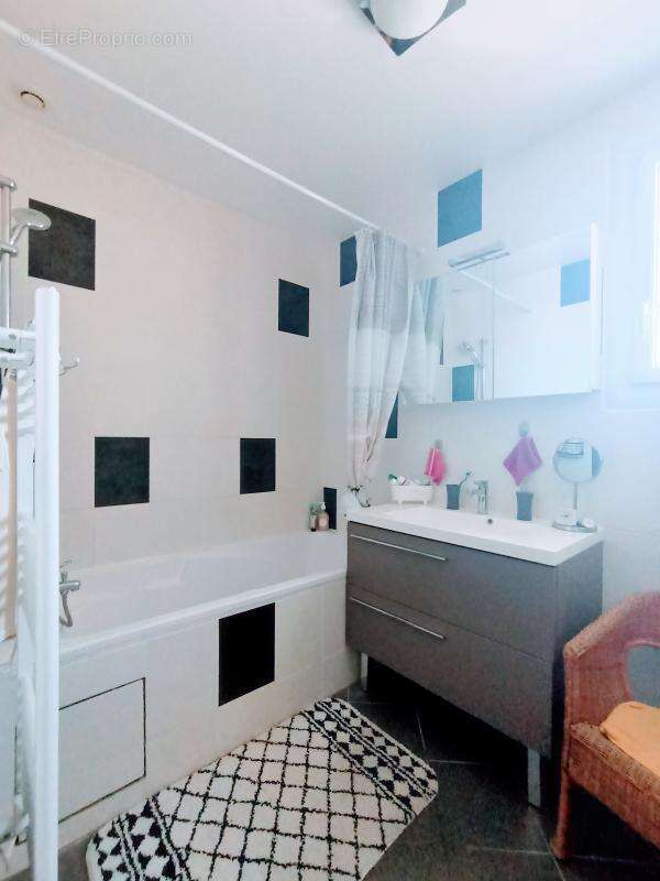 Maison à LUSSAC-LES-CHATEAUX