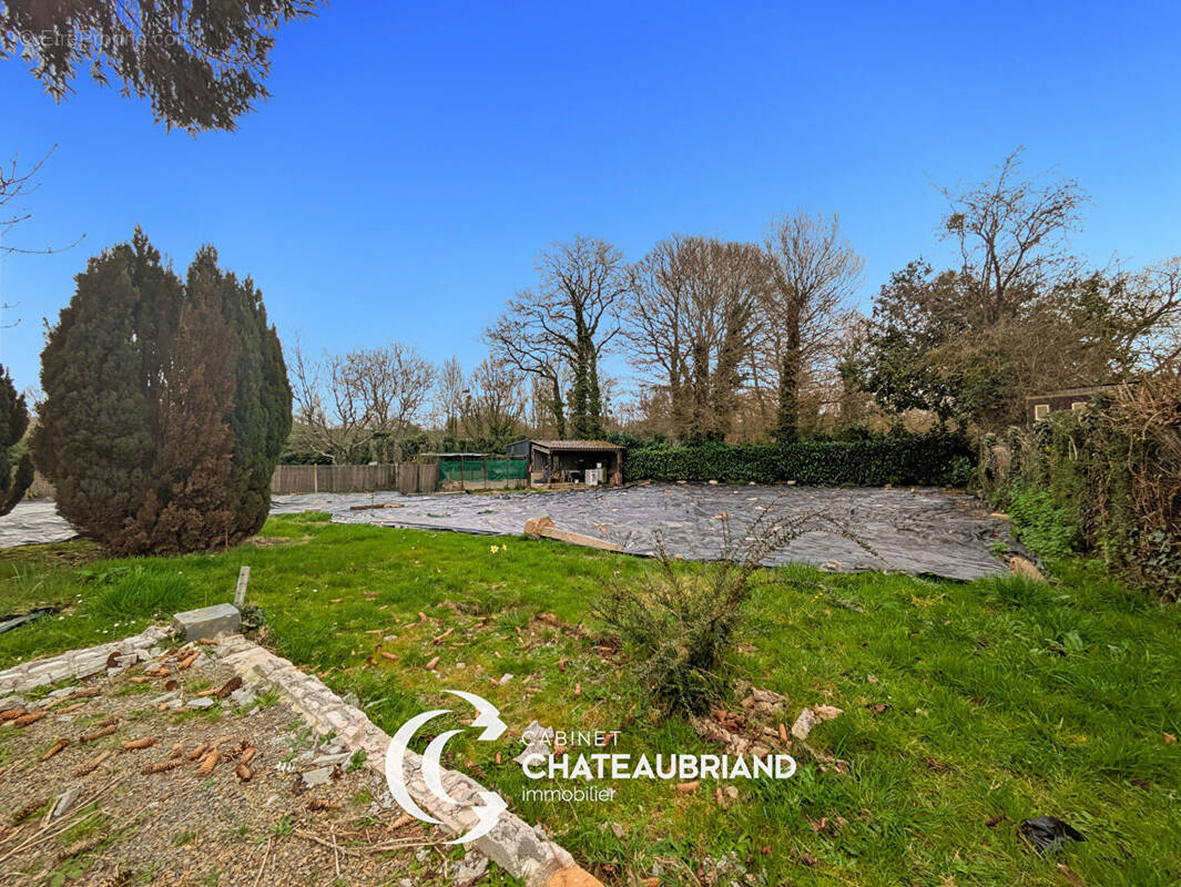 Terrain à SAINT-DOMINEUC