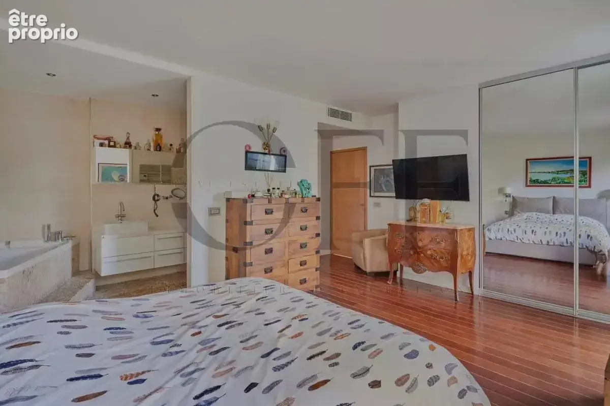 Marseille 13007 – Rez- de-jardin résidence sécurisée - Roucas-Blanc – 3 chambres 150 m² avec jardin privatif - photo 14
