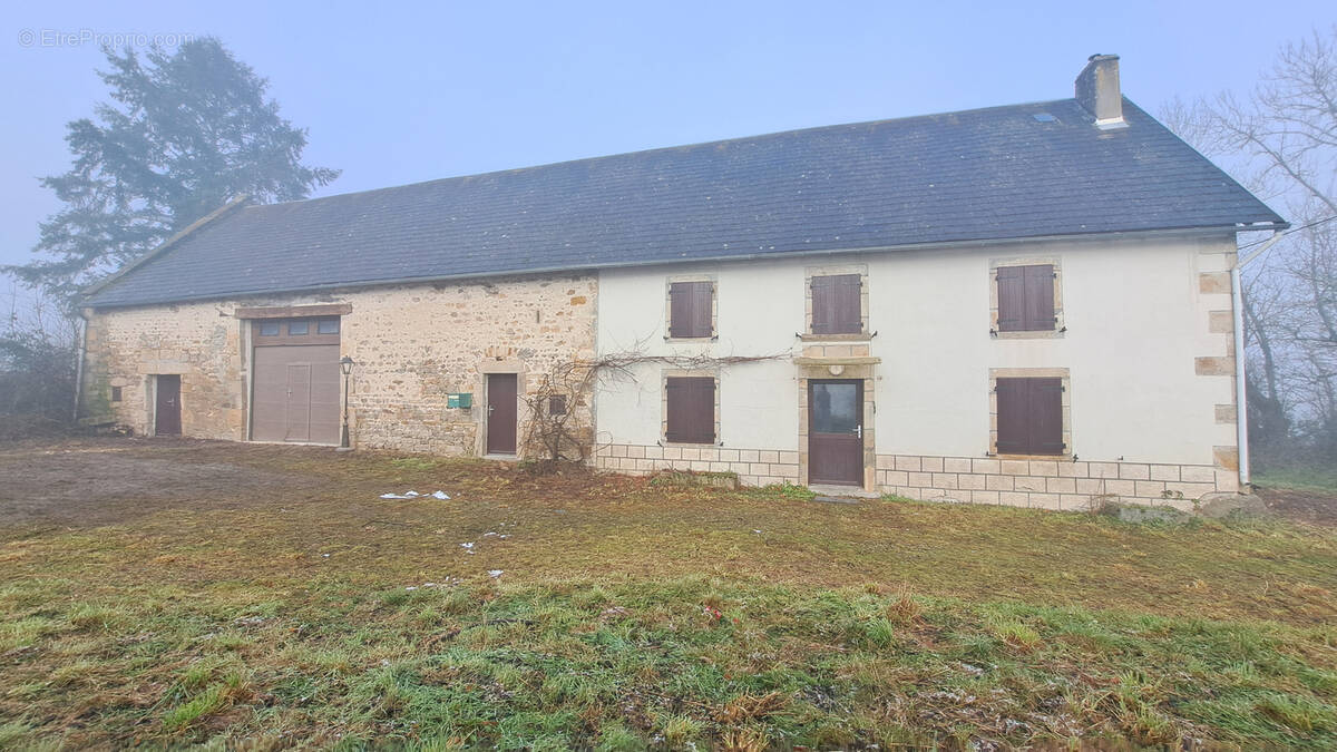 Maison à SAINT-PRIEST-DES-CHAMPS