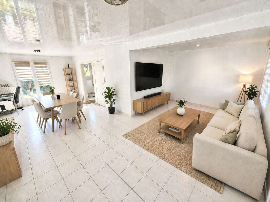 Maison à COMPERTRIX