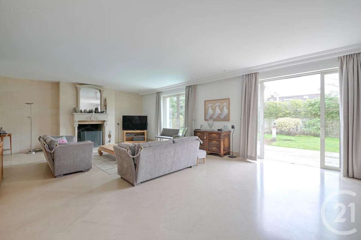 Maison à SAINT-MAUR-DES-FOSSES