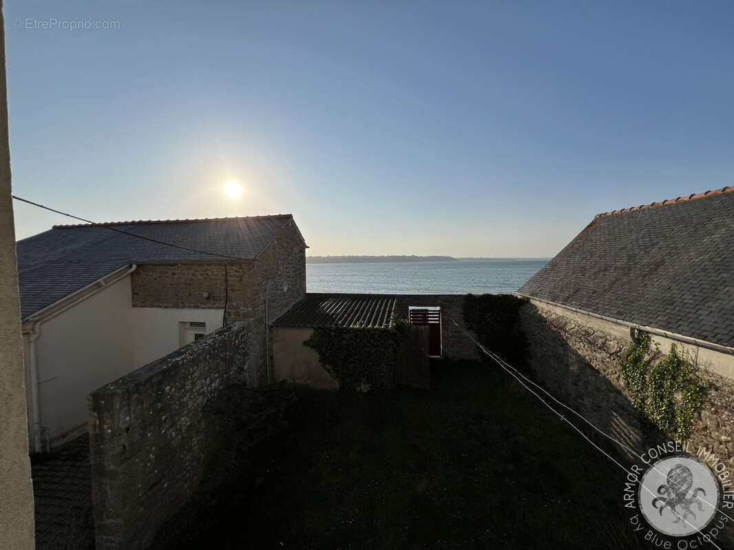 Maison à SAINT-JACUT-DE-LA-MER