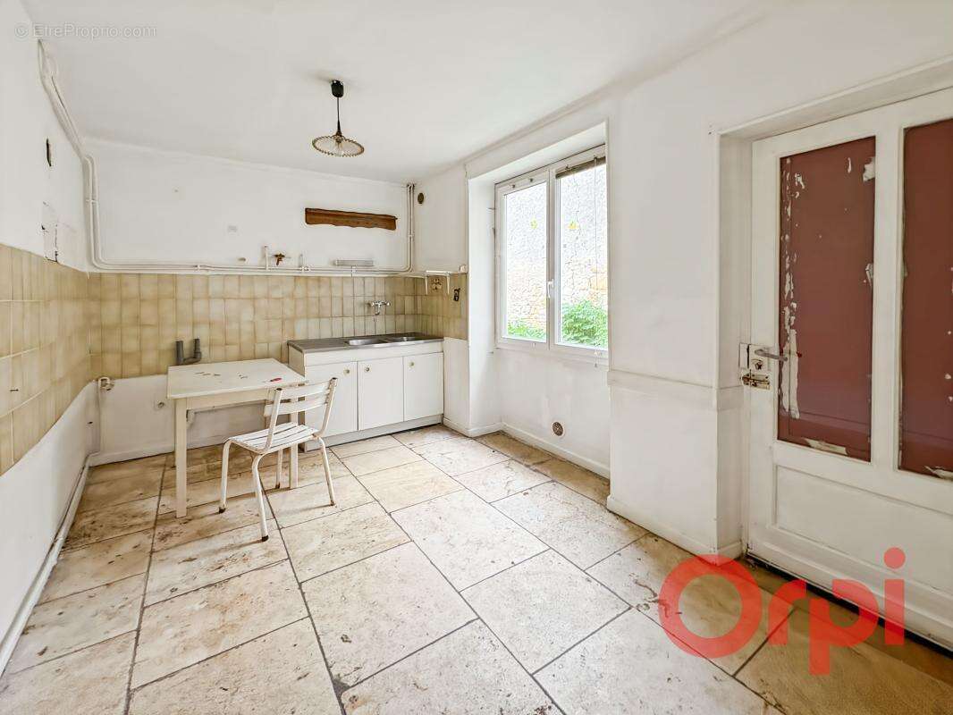 Maison à BRUERE-ALLICHAMPS