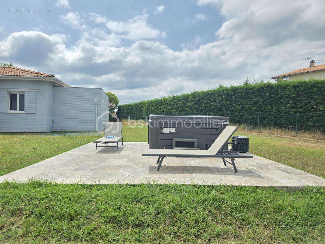 Maison 170 m² -5 chambres- jardin 4378 m²- double carport-abri - spa - photo 4