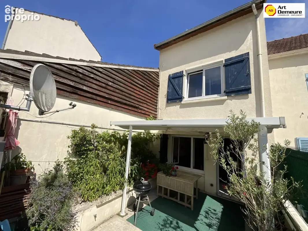 Photo Maison à Meriel au prix de 236 000€