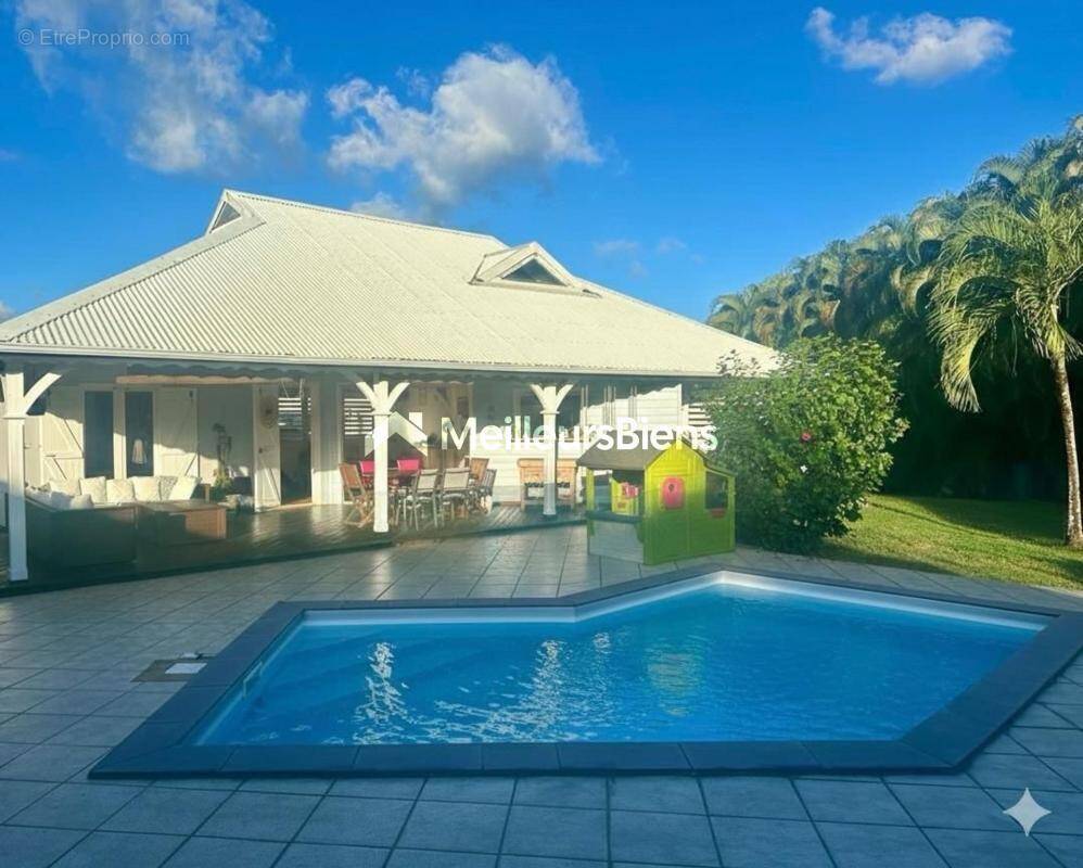 Maison à BAIE-MAHAULT