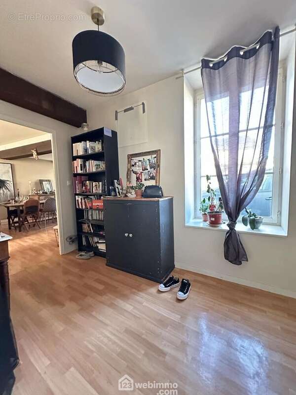 Voici le premier appartement situé en rez-de-chaussé, loué 550 ¤