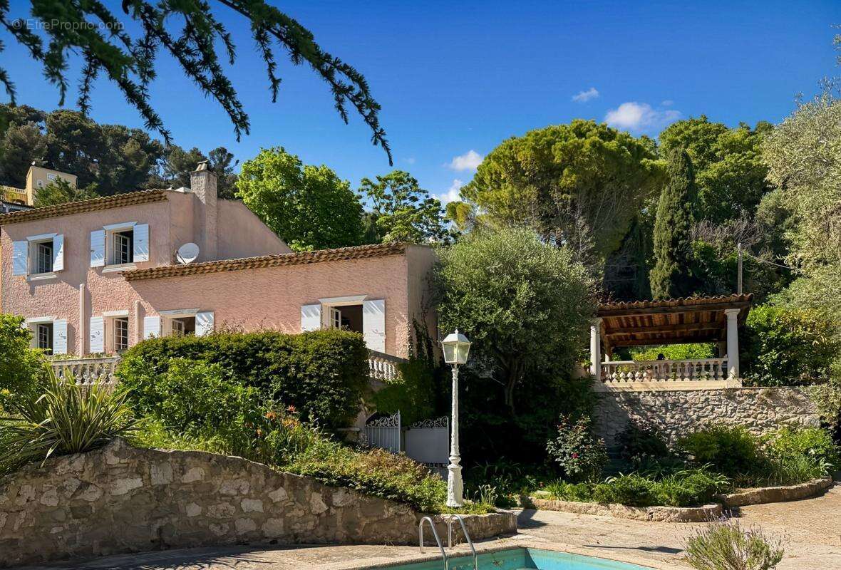 Nice gairaut – villa provençale avec vue mer, piscine, terrain de 2 000 m² et garage de 100 m² - photo 3