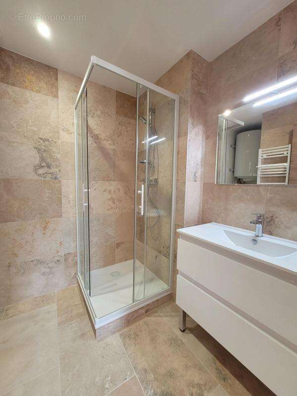 Appartement à GREOUX-LES-BAINS