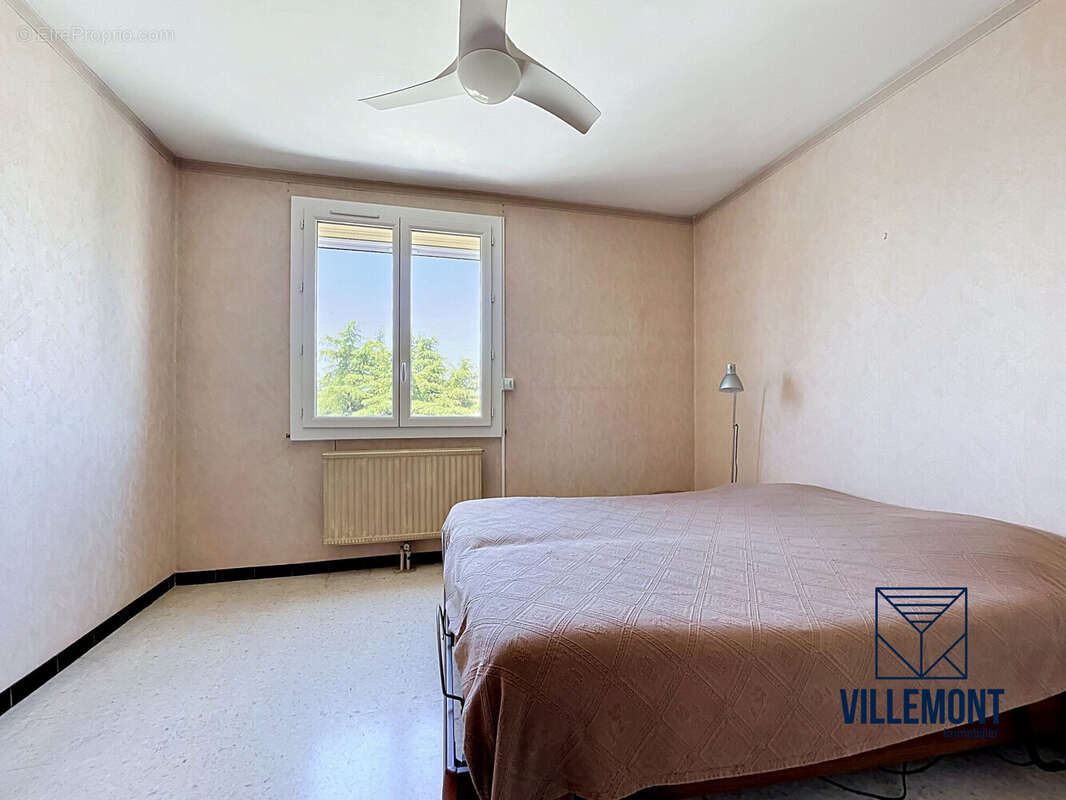 Chambre 1 - Appartement à LUNEL