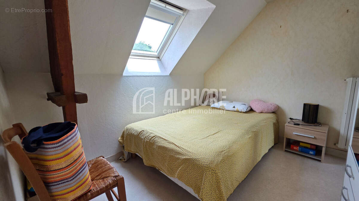 Un parc de 2200 m², une maison à rafraîchir, un vrai potentiel - photo 10