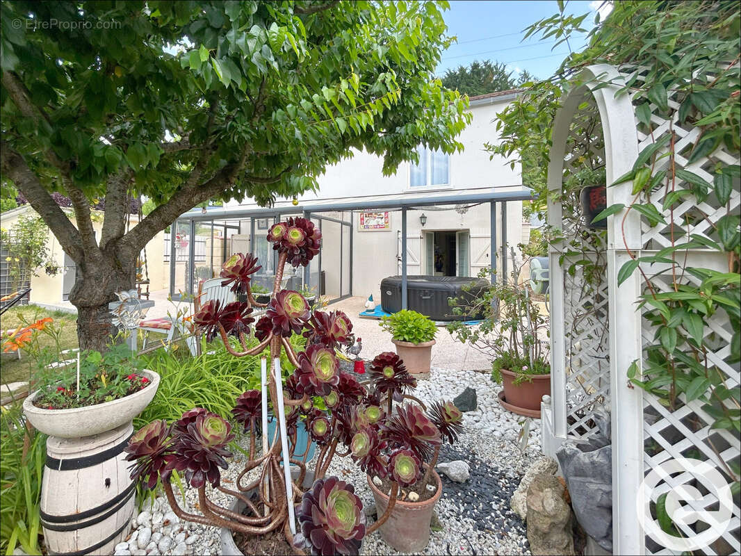 Maison 3 pièce 103 m2 véranda et jardin arboré - Saint-Martin-du-Tertre à 5 min de Sens - photo 14