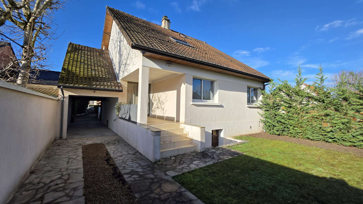 Maison à TREMBLAY-EN-FRANCE