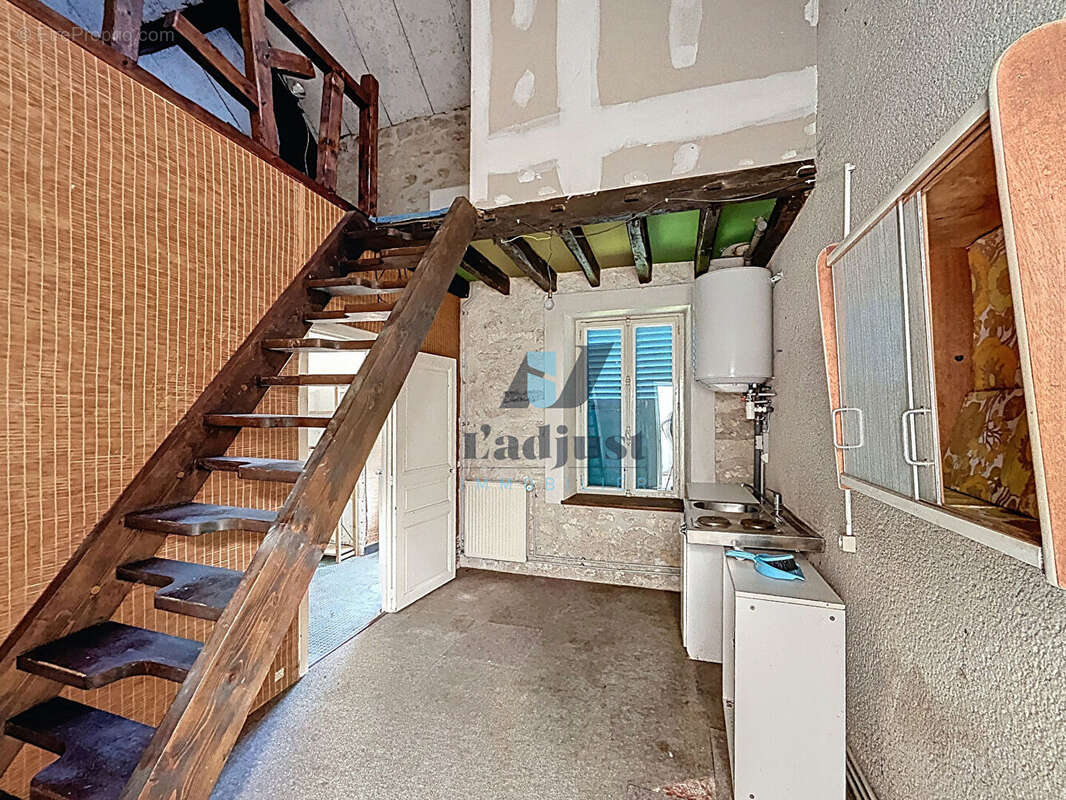 Commerce à SAINT-PIERRE-LES-NEMOURS