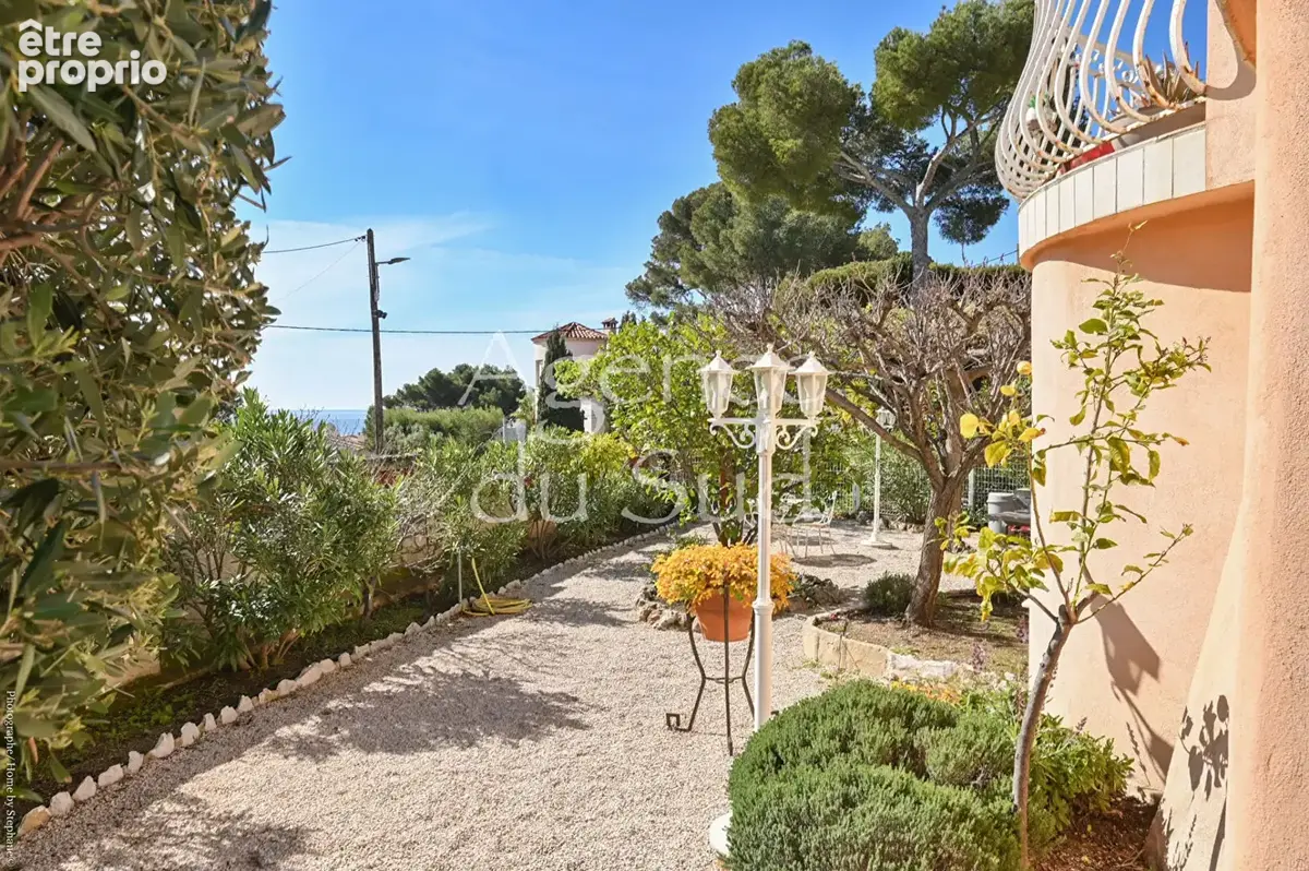 CASSIS - VUE MER ET CAP CANAILLE - Appartement type 2 avec jardin. - photo 6
