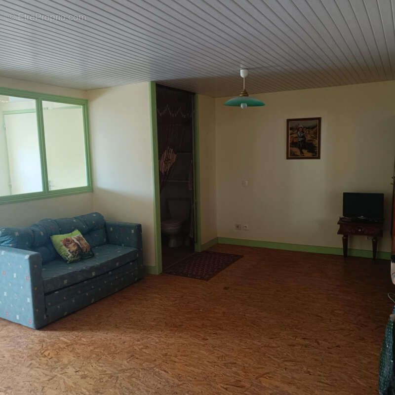 Maison à NEANT-SUR-YVEL