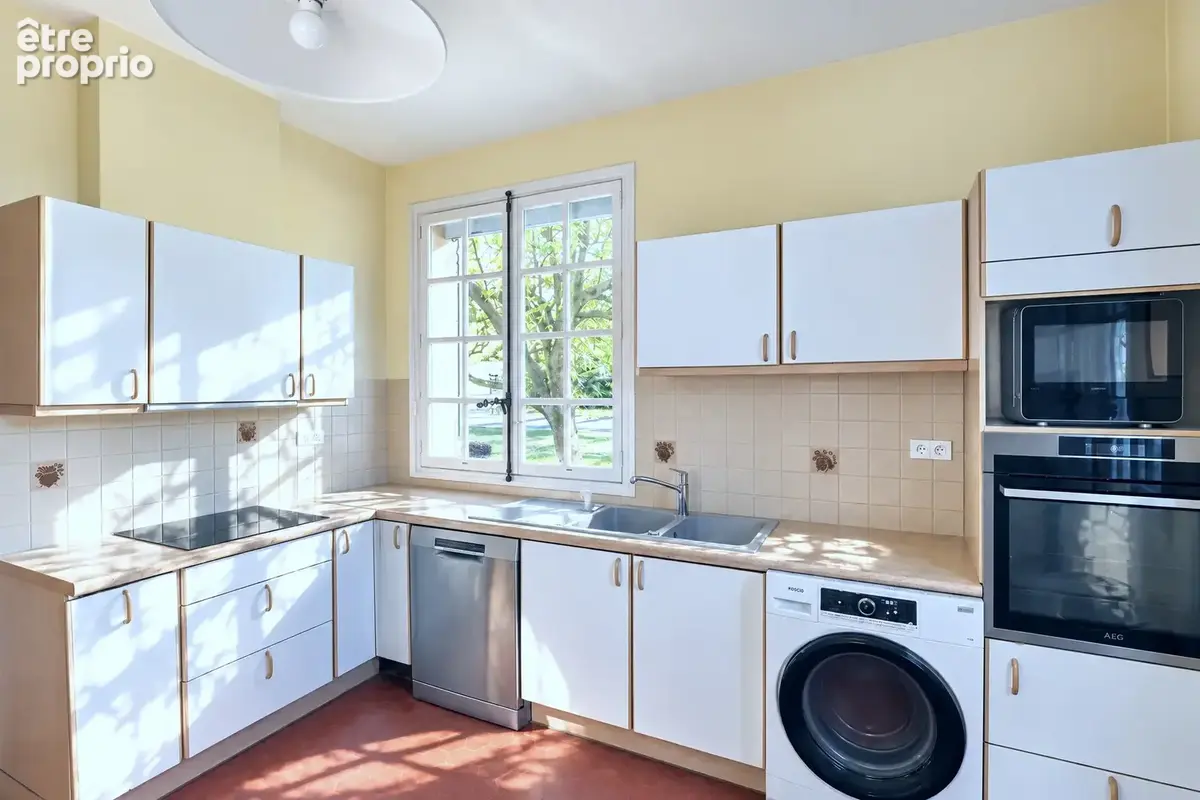 Panorama exceptionnel pour cette propriété de 300m2 sur 3 300m2 de terrain. - photo 6