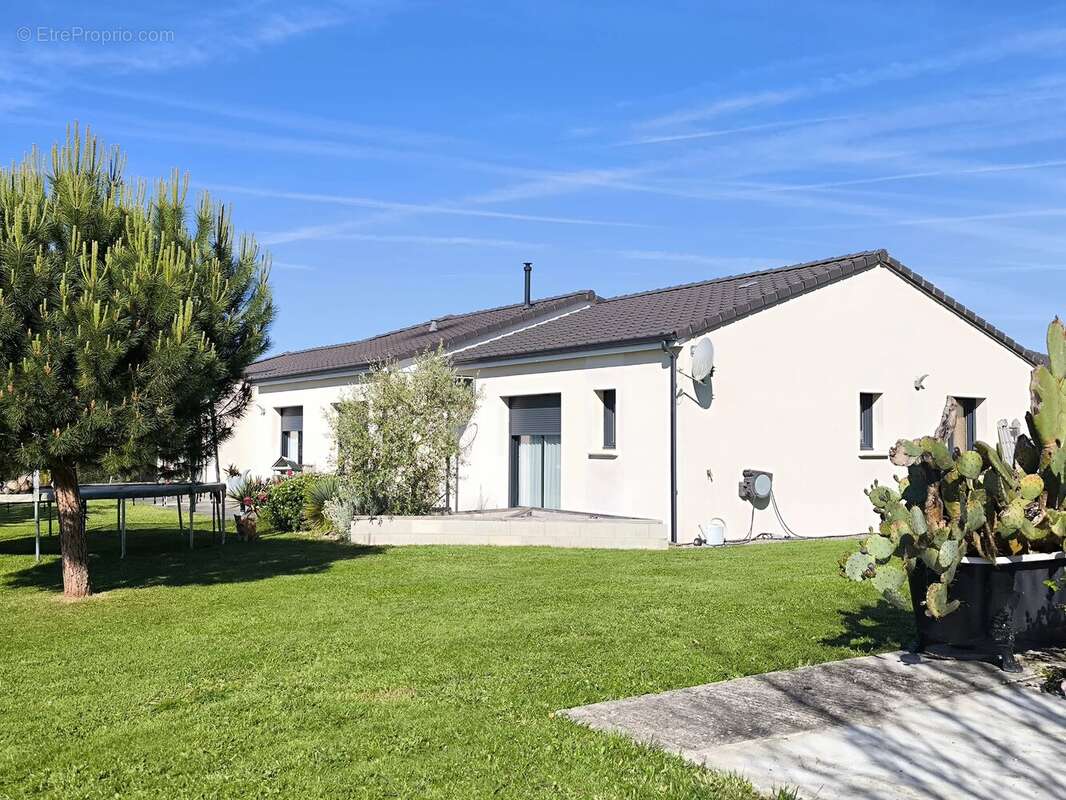 Maison à SAINT-JUNIEN