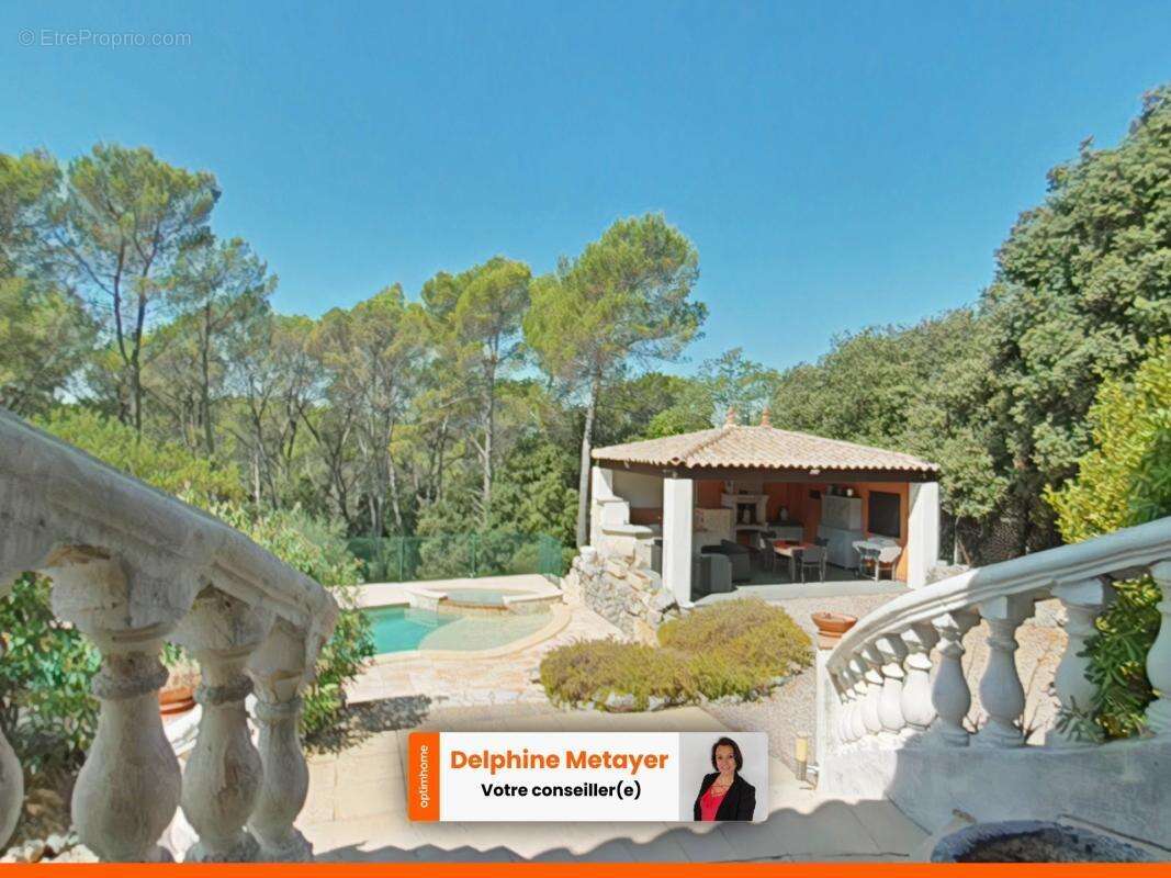 Lorgues (83510) – Elégance Provençale, Vue Panoramique & Piscine - photo 4