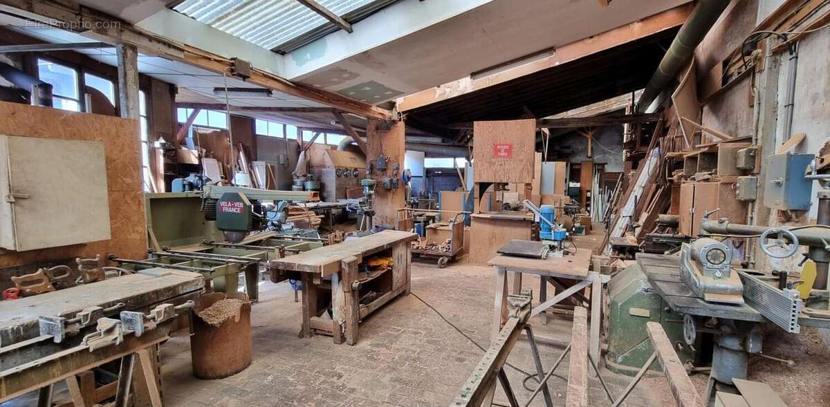 Commerce à CAUDEBEC-LES-ELBEUF