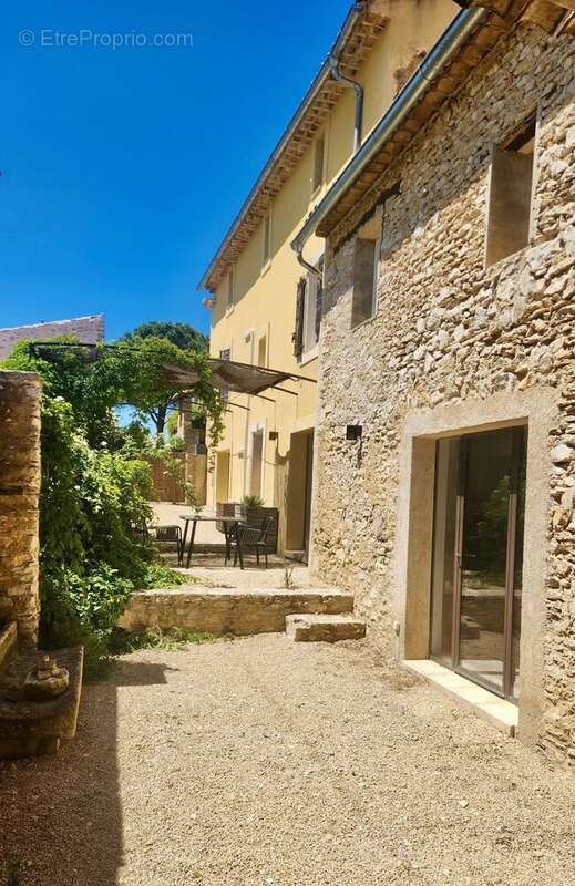 Maison à SAINT-SATURNIN-LES-APT