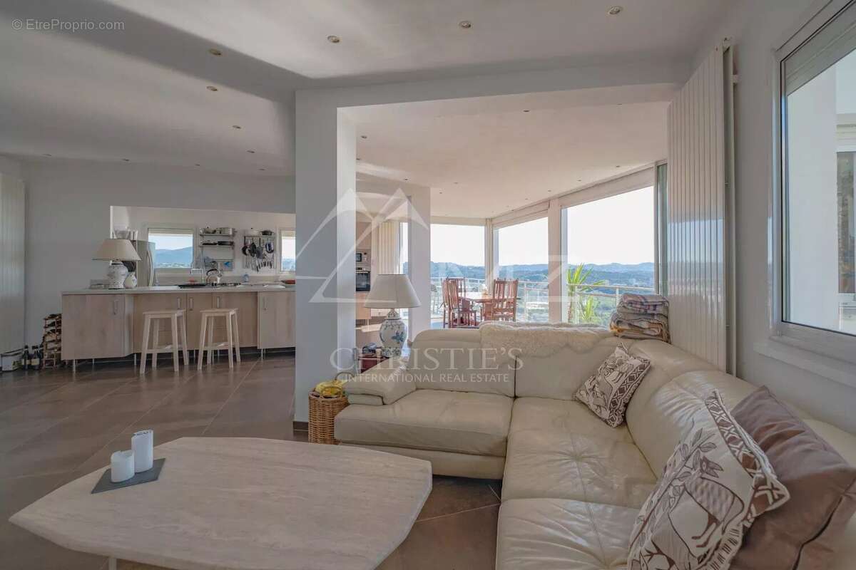 Maison à MANDELIEU-LA-NAPOULE