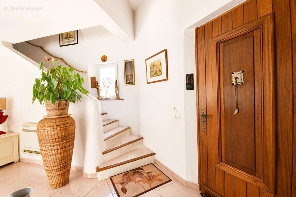 Maison à VALBONNE