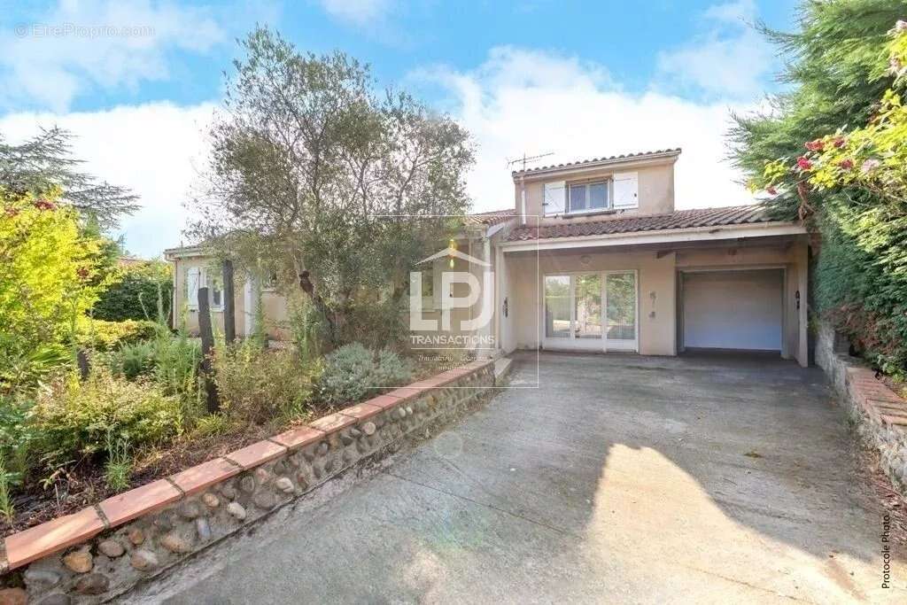 Maison à LA SALVETAT-SAINT-GILLES