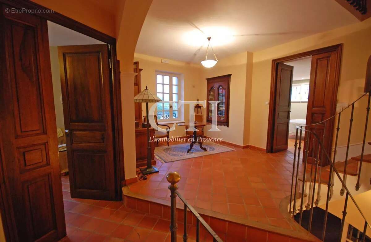 Exceptionnelle maison au charme de l'ancien et au confort contemporain avec jardin, piscine et annexes - photo 24