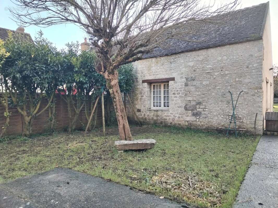 Maison à REMAUVILLE