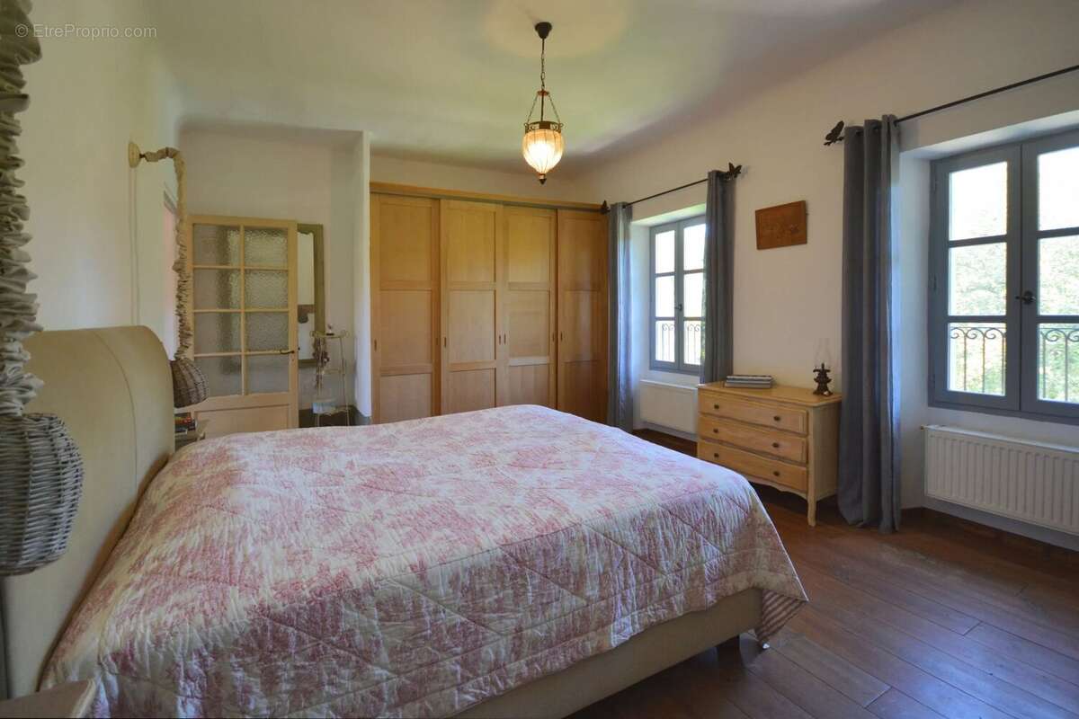 Maison à ROQUEFORT-LES-PINS