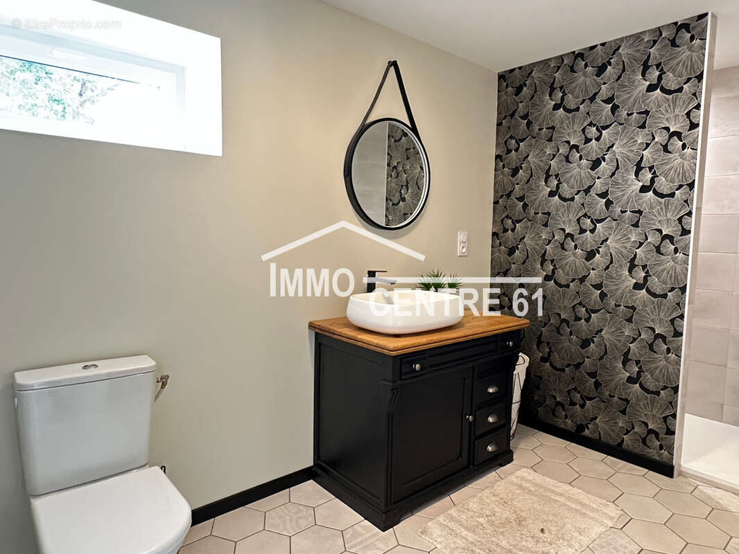 Charmante maison de trois chambres avec ses dépendances sur 6027m2 de terrain - photo 5
