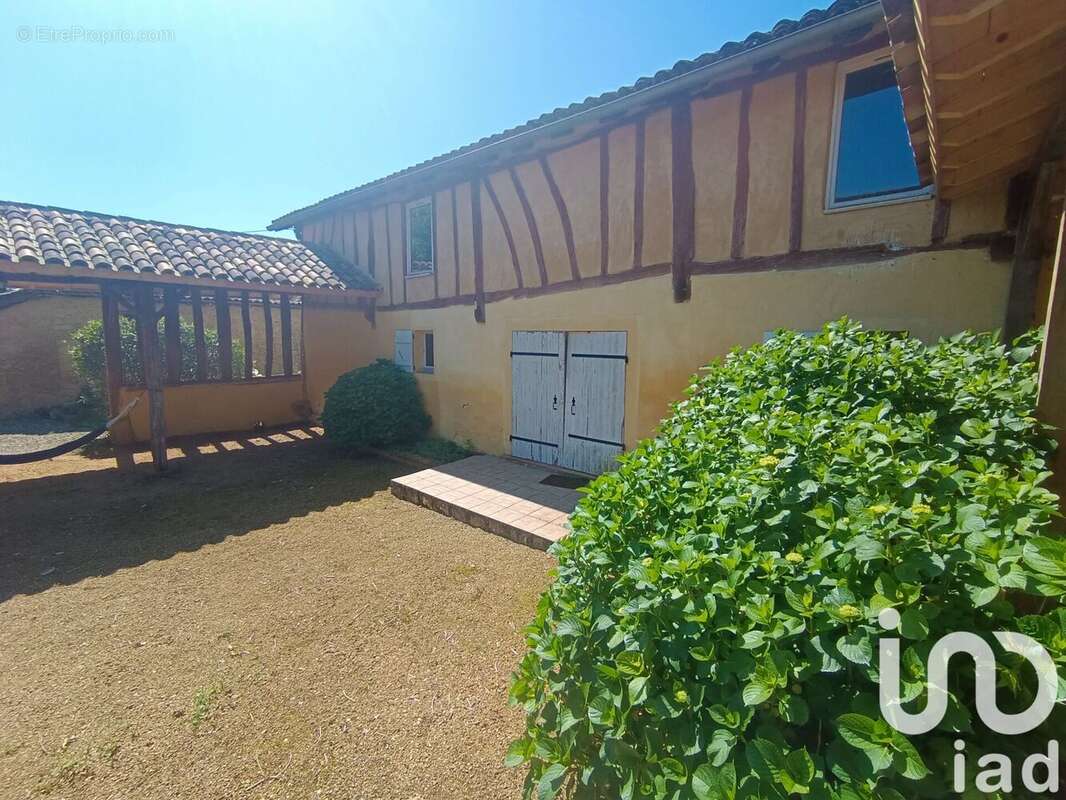 Maison 310 m² à Villeneuve-De-Marsan  - photo 2