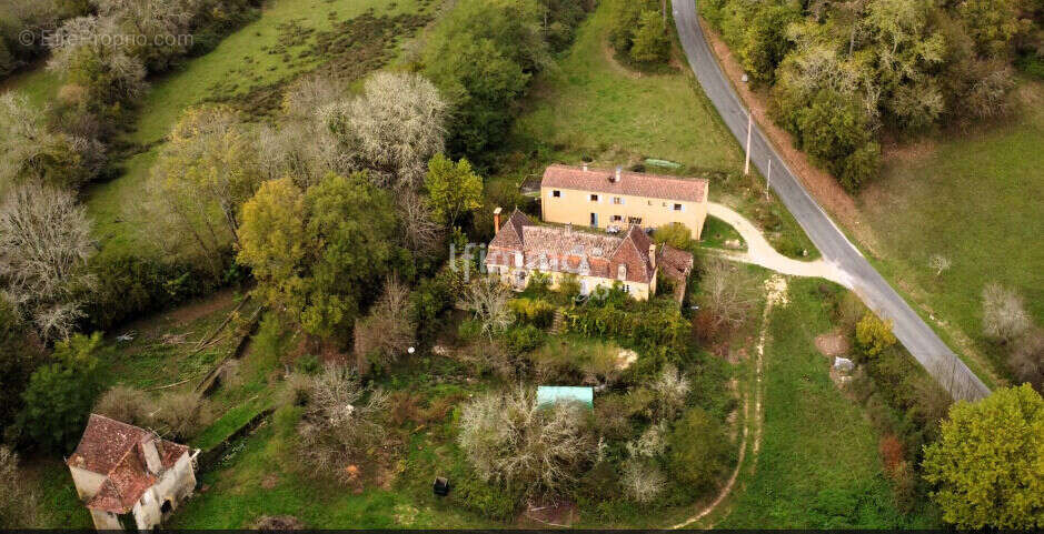 Chartreuse avec longère et moulin sur un terrain de 24086m² - photo 6