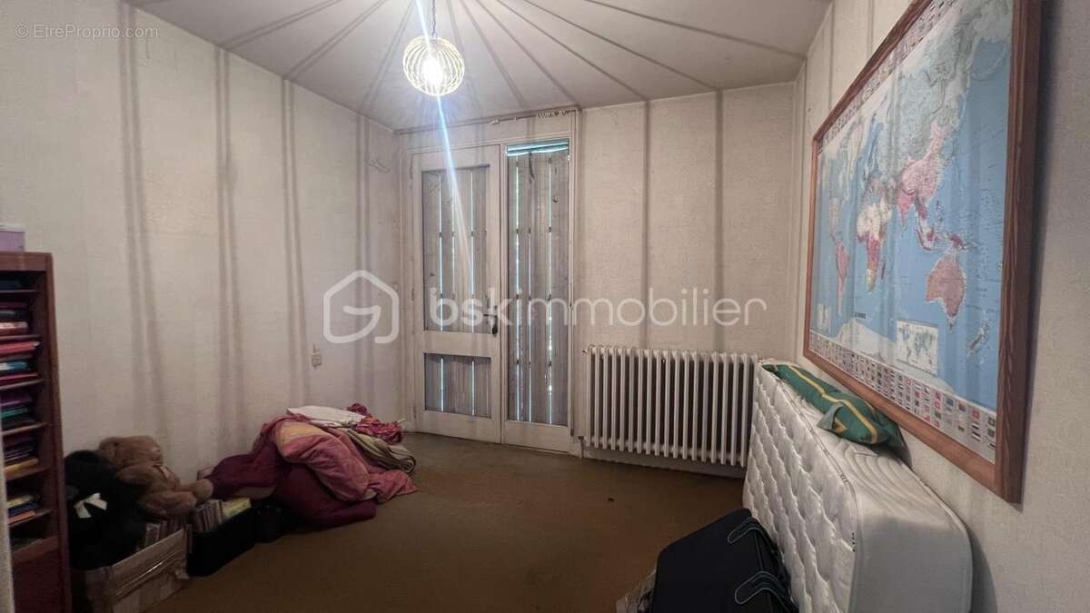 LEVROUX – Maison de plain-pied 108 m² à rénover – 3 chambres – terrain – grand hangar - photo 13