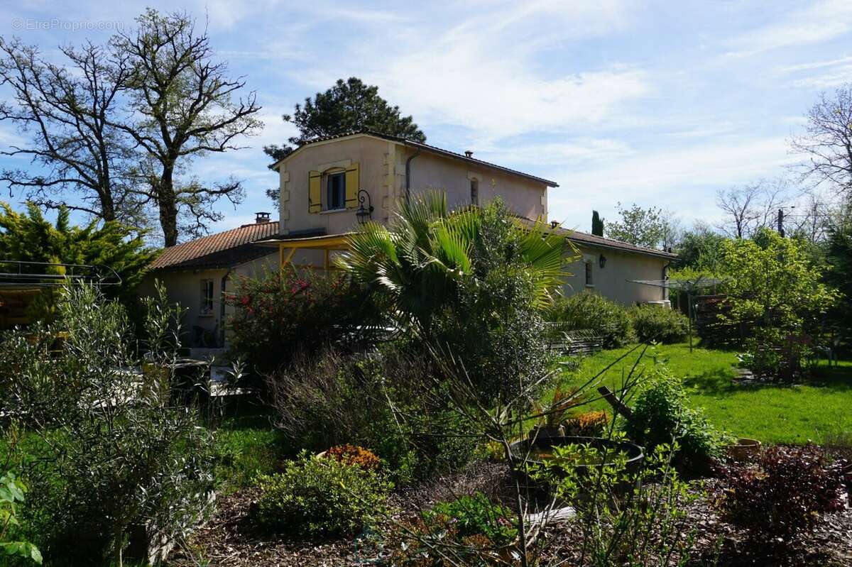 Charmante villa contemporaine au coeur d'un écrin de verdure. - photo 4