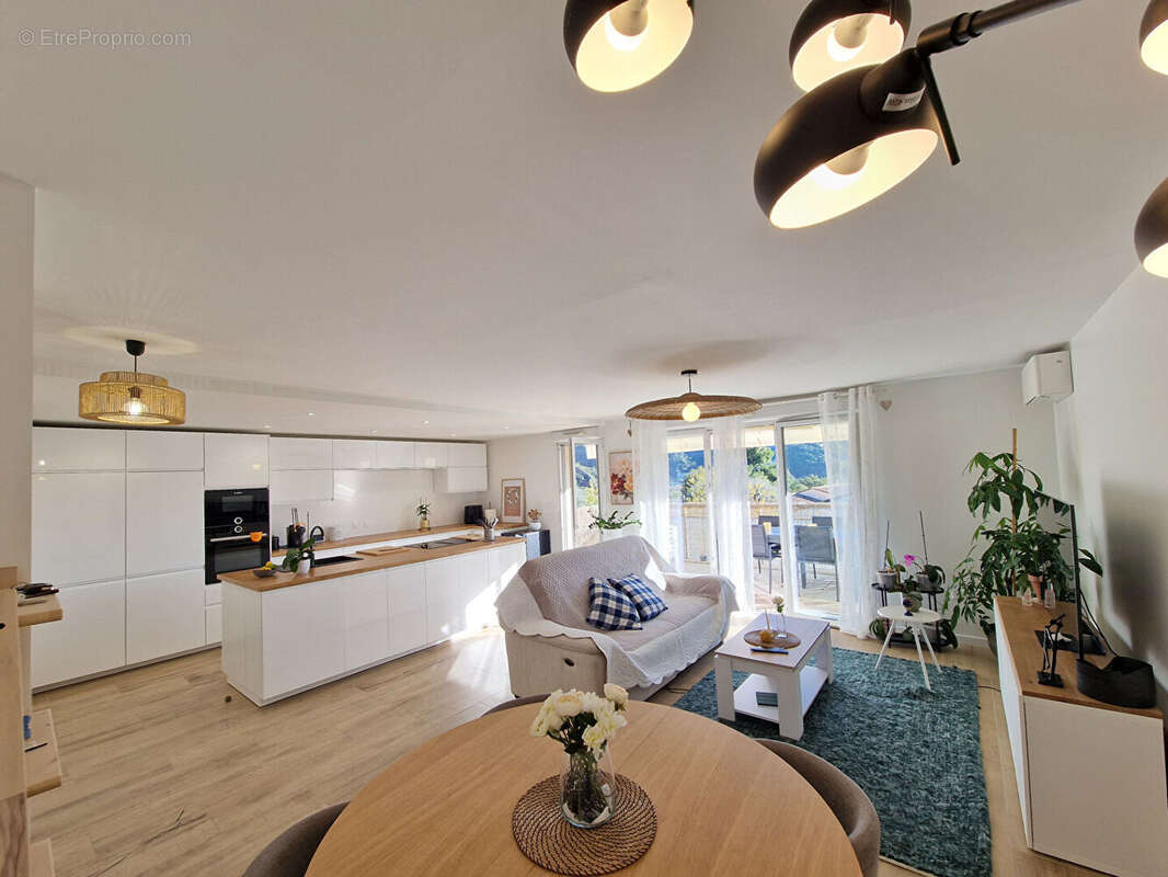 Appartement à CARROS