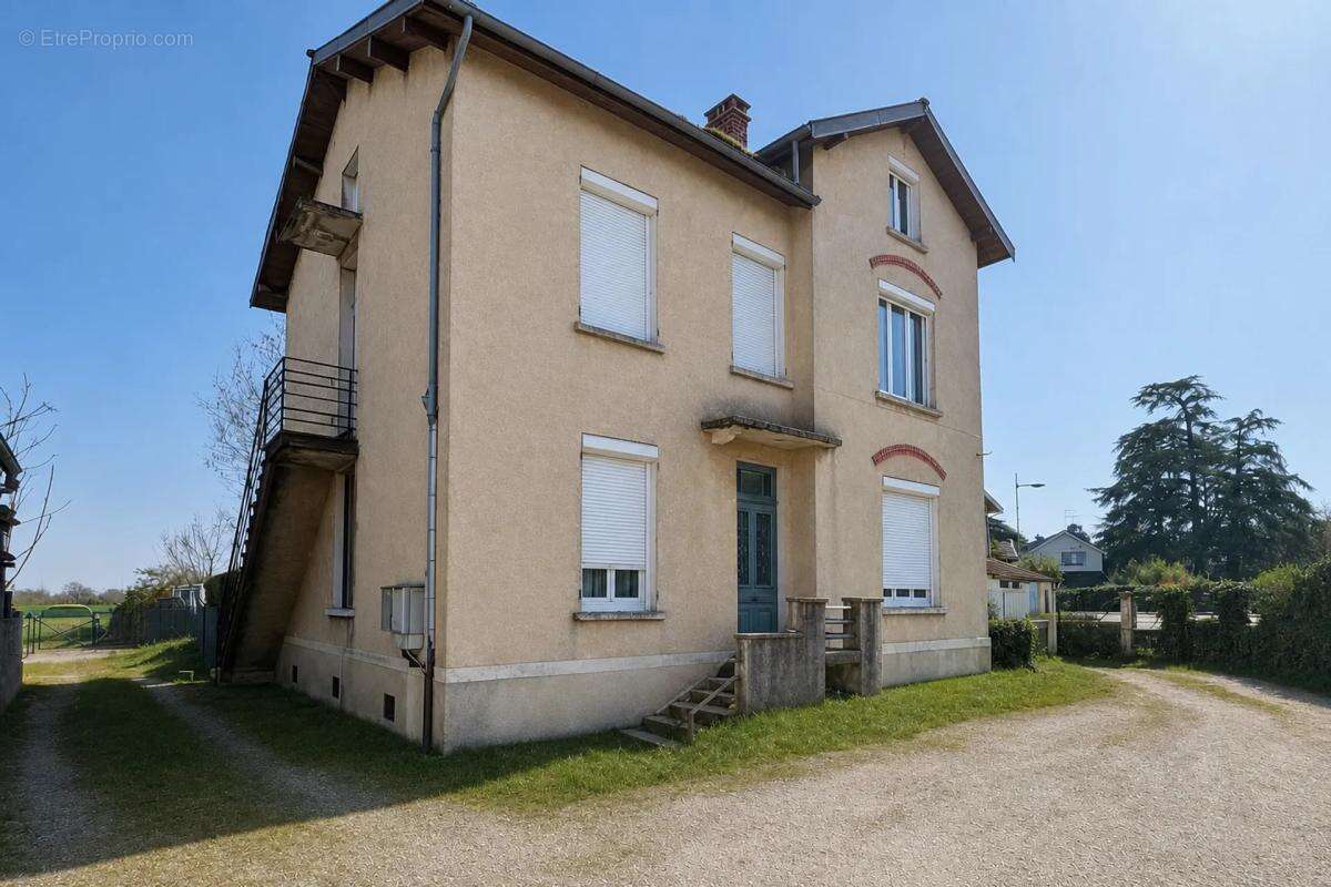Investissement Locatif à Épinouze, 300 m² - photo 2
