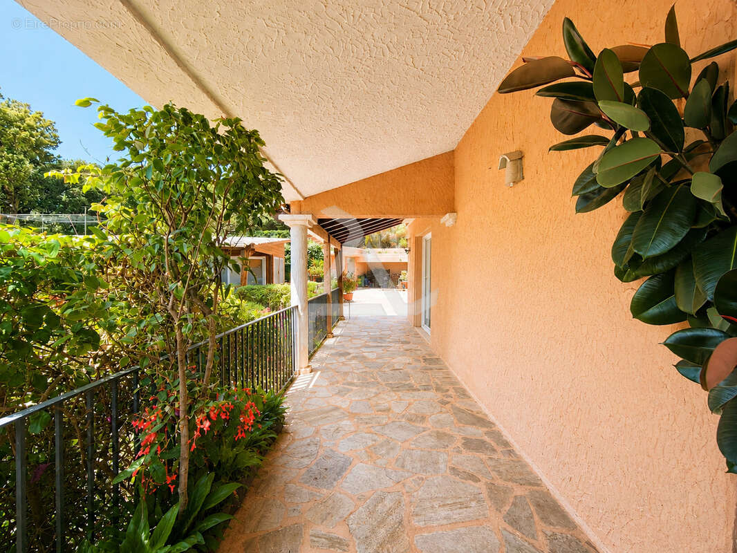 Appartement en duplex t5 de 152 m2 dans petite copropriété de charme à 20min de porto-vecchio - photo 17
