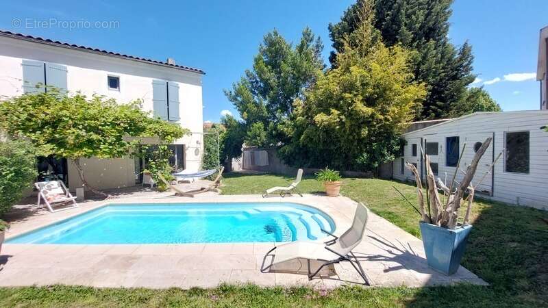 Maison à LE PONTET