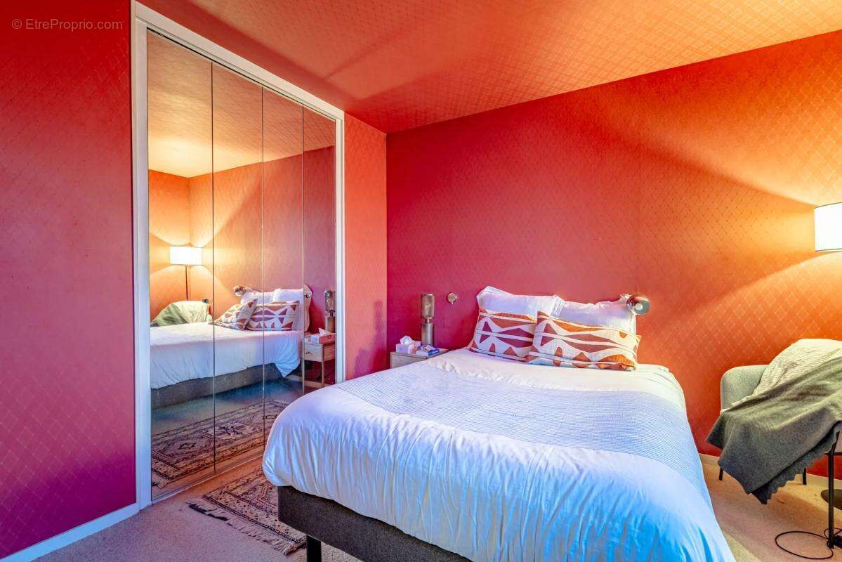 Appartement à COURBEVOIE