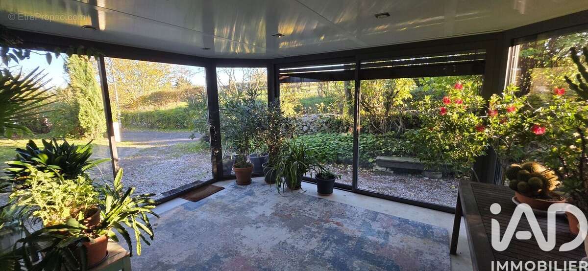 Maison 167 m² à Roumegoux  - photo 2