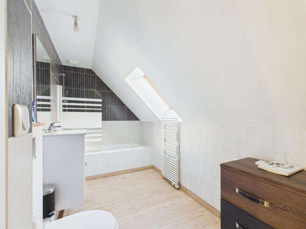 Maison à MONTGERAIN