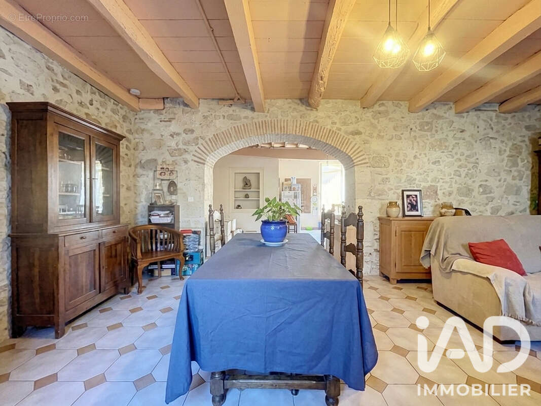 Maison 160 m² à La Sauvetat-De-Saveres  - photo 9