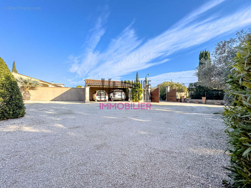 Maison à CAMARET-SUR-AIGUES