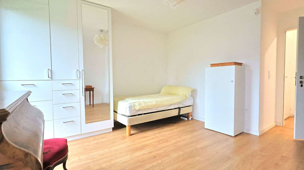 Grand T2  de 59m² récent avec jardin - Secteur Facultés/Hippodrome - photo 3