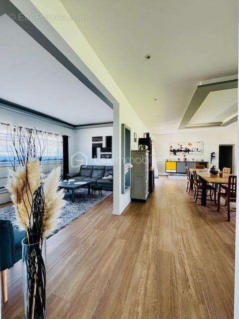 Maison contemporaine (2015) de plain-pied – 257 m² – Terrain 3 456 m² avec piscine – Barro (16) - photo 6