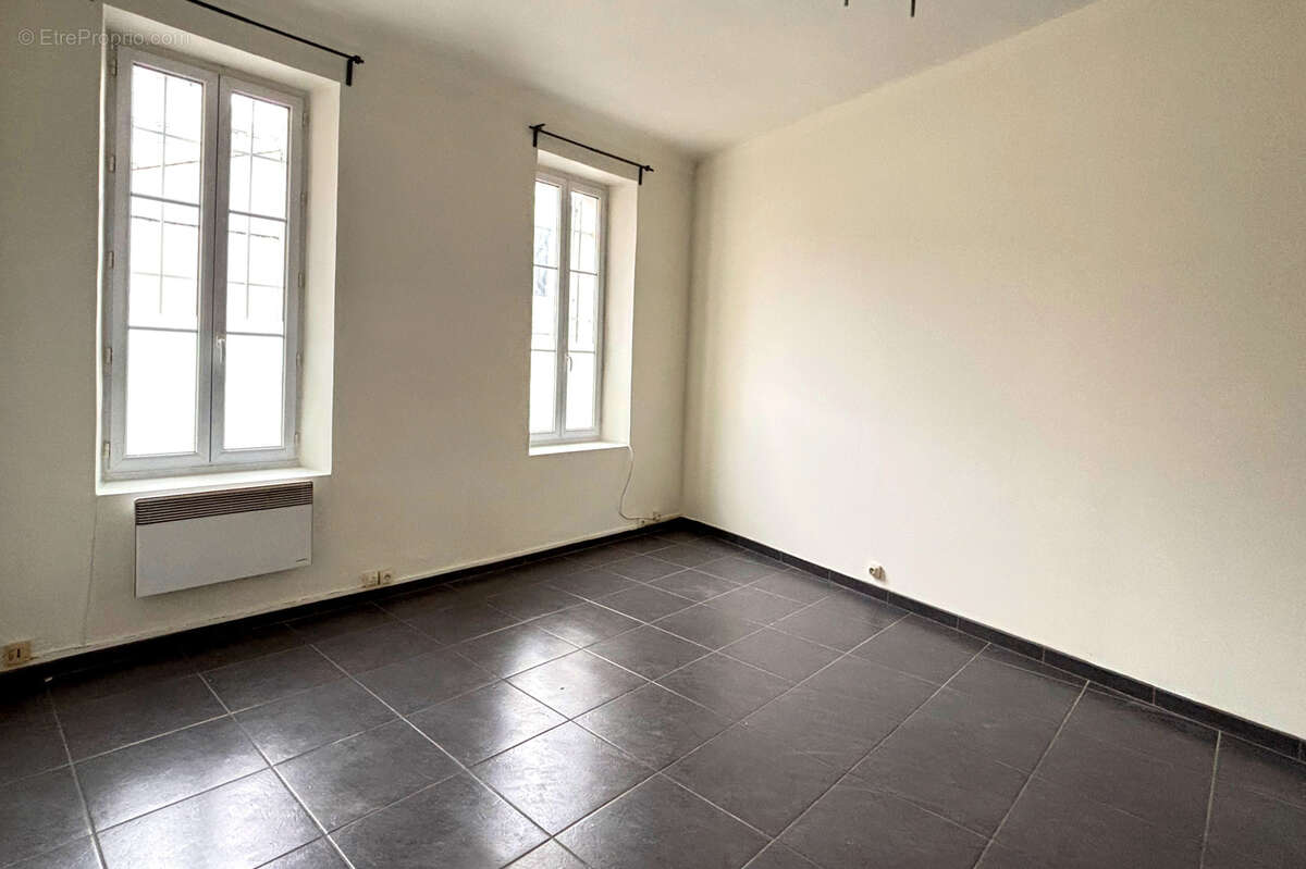 Appartement à MARSEILLE-4E