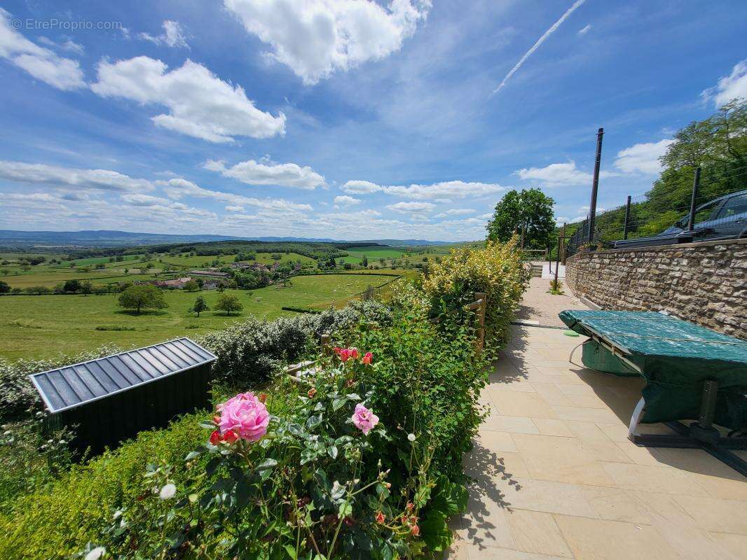 Maison à SAINT-YTHAIRE